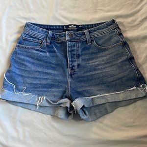 Hollister Curvy High Rise Mom Short